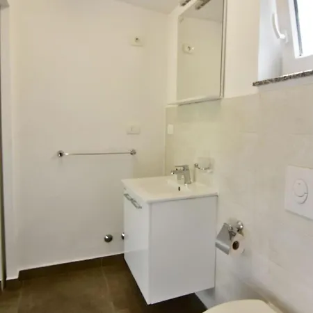 Ferienwohnung In Mit Schoner Terrasse * אומאג