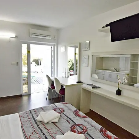 Ferienwohnung In Mit Schoner Terrasse דירה