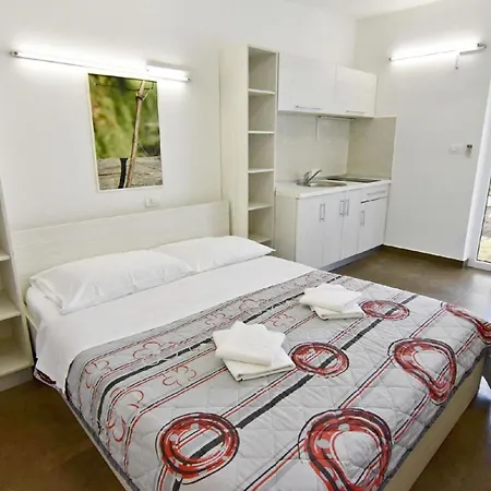 דירה Ferienwohnung In Mit Schoner Terrasse *