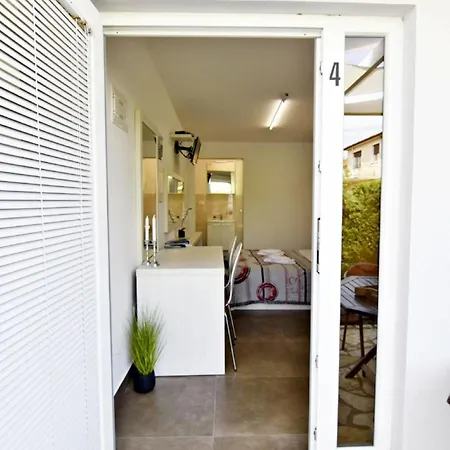 Ferienwohnung In Mit Schoner Terrasse אומאג