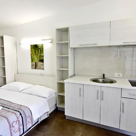 Ferienwohnung In Mit Schoner Terrasse דירה