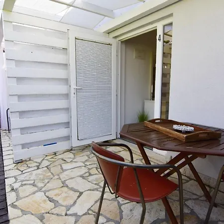 דירה Ferienwohnung In Mit Schoner Terrasse