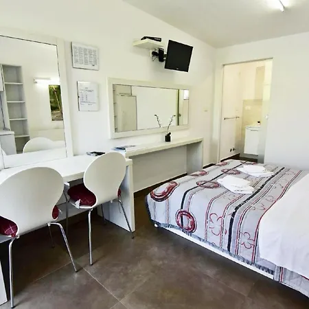 Ferienwohnung In Mit Schoner Terrasse אומאג