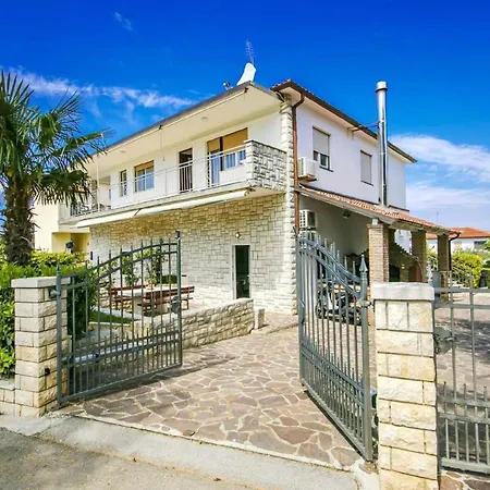 Ferienwohnung In Mit Schoner Terrasse דירה אומאג
