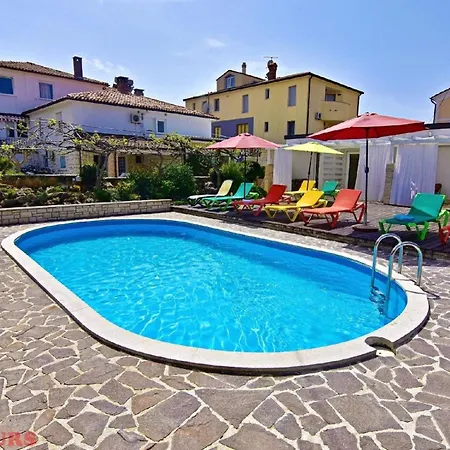 Ferienwohnung In Mit Schoner Terrasse * אומאג